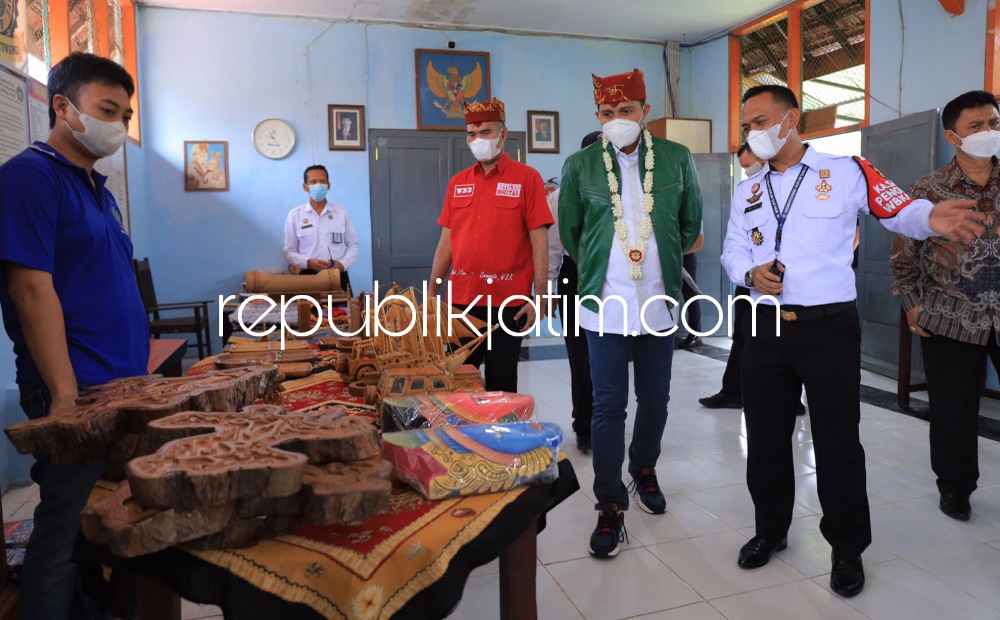 OVER KAPASITAS - Kondisi overkapasitas di Lapas Banyuwangi mencapai 300 persen jadi perhatian Wamenkumham Prof Edward Omar Sharif Hiariej dengan mengoptimalkan fungsi pembinaan Warga Binaan Pemasyarakatan (WBP), Kamis (21/04/2022).