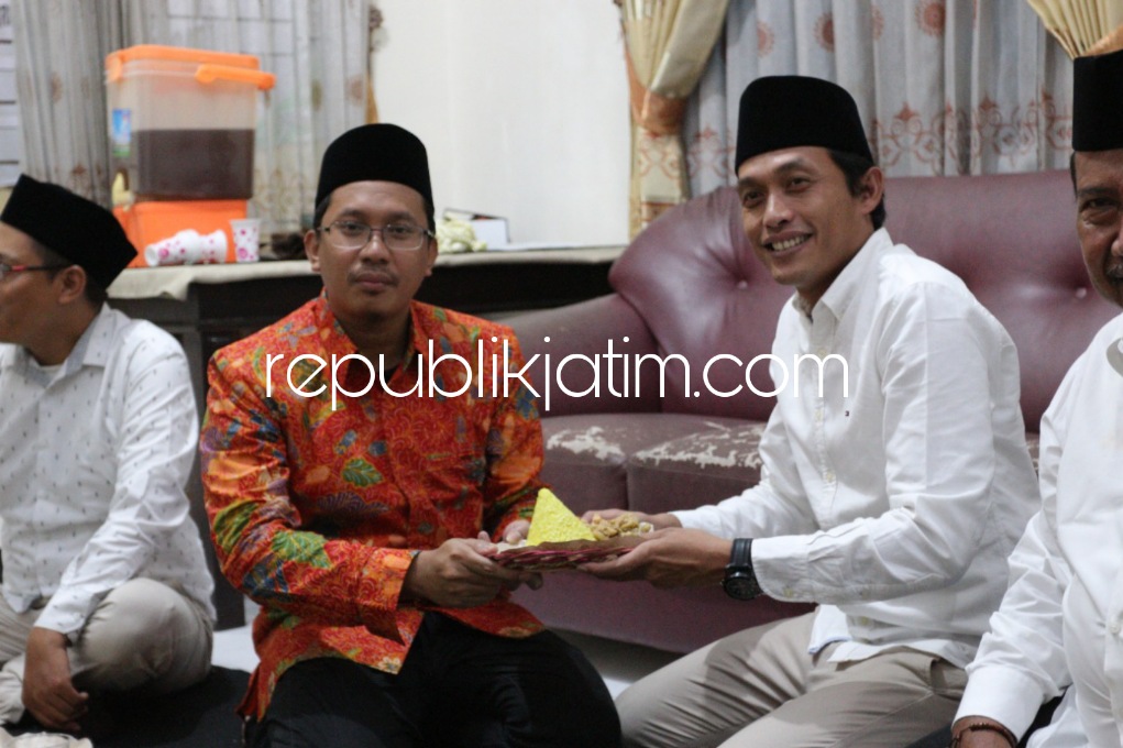 RESMIKAN - Kantor Pusat Data dan Informasi (Pusdatin) Desa sekaligus Sekretariat Asosiasi Pendamping Desa Indonesia (APDI) Sidoarjo diresmikan Bupati Sidoarjo, Ahmad Muhdlor Ali (Gus Muhdlor), Jumat (22/04/2022) sore.