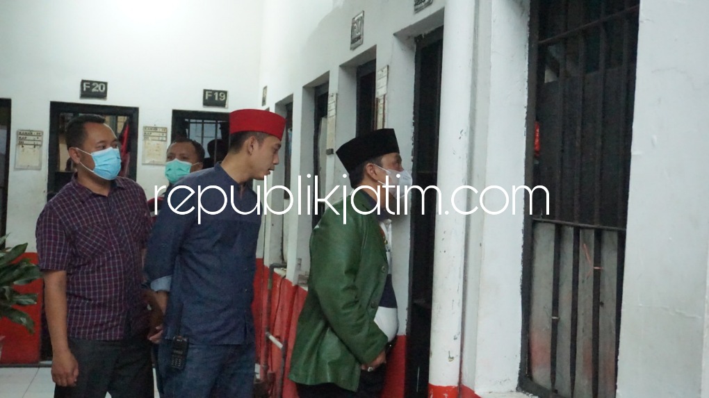 REMISI - Sebanyak 13.851 narapidana di 39 Lapas dan Rutan di Jatim mendapat Remisi Khusus Idul Fitri 2022 dan sebanyak 136 orang diantaranya bisa langsung bebas hingga negara hemat anggaran Rp 8,1 miliar, Minggu (01/05/2022).