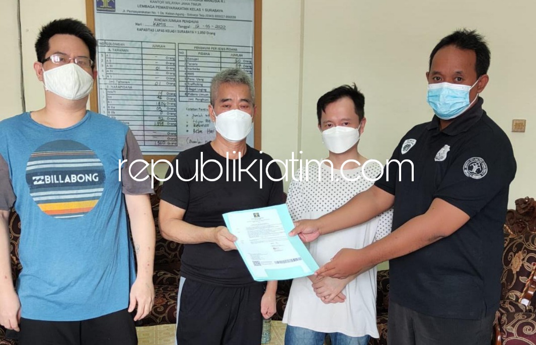 REMISI - Hari Raya Waisak punya arti penting bagi umat Buddha, termasuk bagi 21 Warga Binaan Pemasyarakatan (WBP) Buddhis di Jatim yang mendapatkan remisi khusus Waisak, Minggu (15/05/2022).