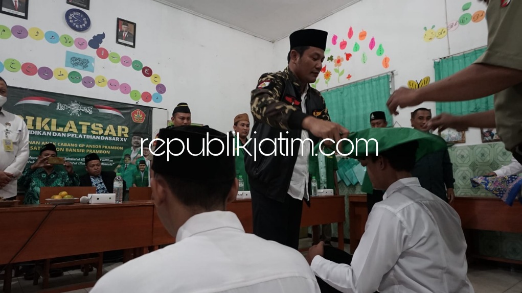 DIKLAT - Wabup Sidoarjo, Subandi membuka Pelatihan Kepemimpinan Dasar (PKD) dan Pendidikan Latihan Dasar (Diklatsar) Pimpinan Anak Cabang (PAC) GP Ansor dan Satkoryon Banser Prambon, Jumat (27/05/2022) sore.