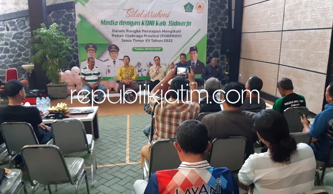 PAPARAN - Ketua Umum KONI Sidoarjo M Franki Effendi memaparkan kesiapan 642 atlet dan 142 pelatih untuk bertanding di 48 (cabor) dari 54 cabor pertandingan di Porprov Jatim VII Tahun 2022 di Villa Griya 27 Sukorame, Trawas, Mojokerto, Minggu (29/05/2022).
