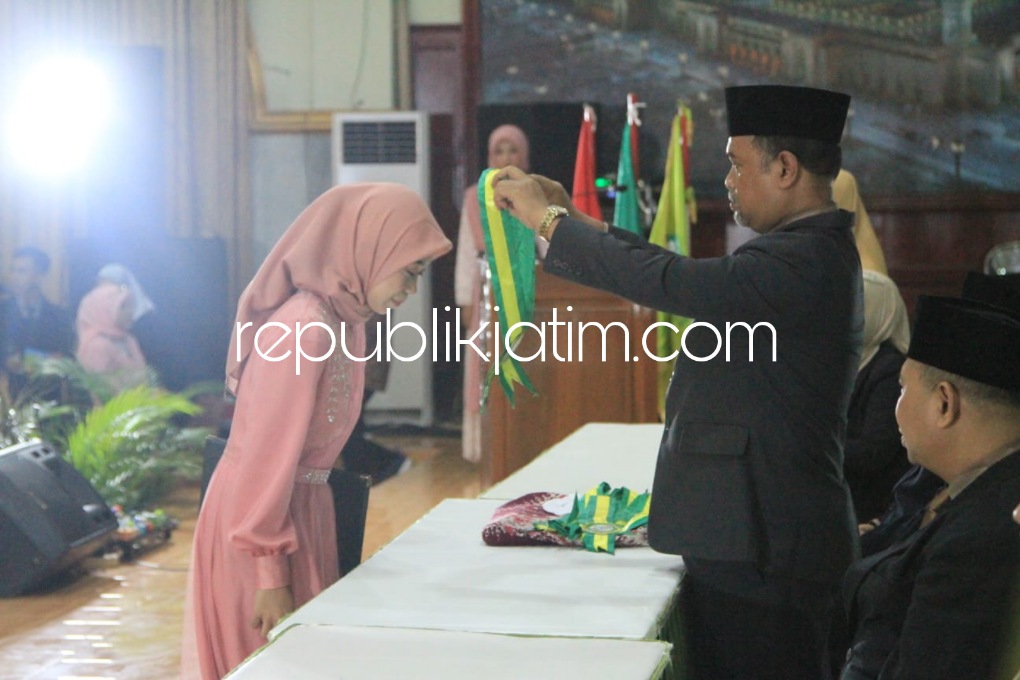 WISUDA - Kepala SMK Plus NU Sidoarjo, Nur Muchamad Sholichuddin melepas 154 wisudawan dan wisudawati SMK Plus NU Sidoarjo di Gedung Rohmatul Ummah Annahdliyah, Sabtu (11/06/2022).