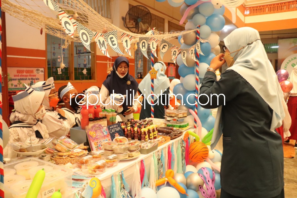 ENTERPRENEUR - SD Al Muslim menggelar kegiatan Kids Entrepreneurship Day untuk menumbuhkan jiwa entrepreneur pada para peserta didik, Senin (13/06/2022).