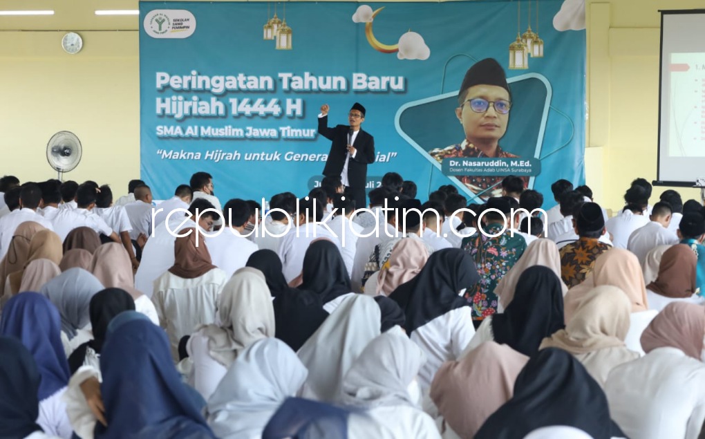 PERINGATAN - Para siswa dan siswi SMA Al Muslim Waru, Sidoarjo mengikuti peringatan Tahun Baru Islam 1444 Hijriyah menghadirkan nara sumber dari UINSA Surabaya, Jumat (29/07/2022).