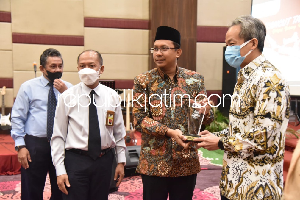 SAMBUTAN - Bupati Sidoarjo Ahmad Muhdlor Ali memberi sambutan dalam acara Tax Gathering yang digelar Kanwil DJP Jatim II di Fave Hotel Sidoarjo, Rabu (10/08/2022).
