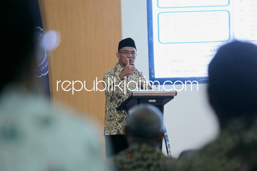 IPM - Menteri Koordinator Bidang Pembangunan Manusia dan Kebudayaan (Menko PMK), Muhadjir Effendy saat menjadi Keynote Speech dalam Seminar Nasional tentang Peningkatan Mutu Layanan Pendidikan dan Kesehatan di Indonesia, di Umsida, Sabtu (20/08/2022).