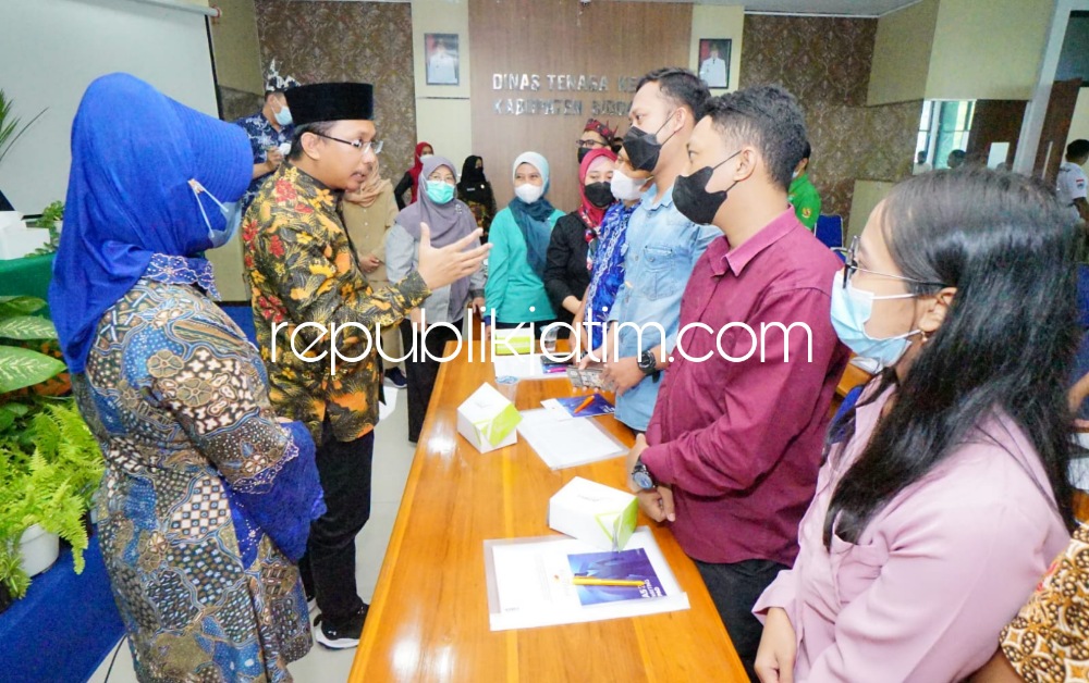 BIMTEK - Bupati Sidoarjo, Ahmad Muhdlor Ali membuka acara Bimtek Pemberdayaan SDM bagi pengusaha dan pengurus Serikat Pekerja dan Serikat Buruh (SP dan SB) di Kantor Disnaker, Pemkab Sidoarjo, Selasa (23/08/2022).