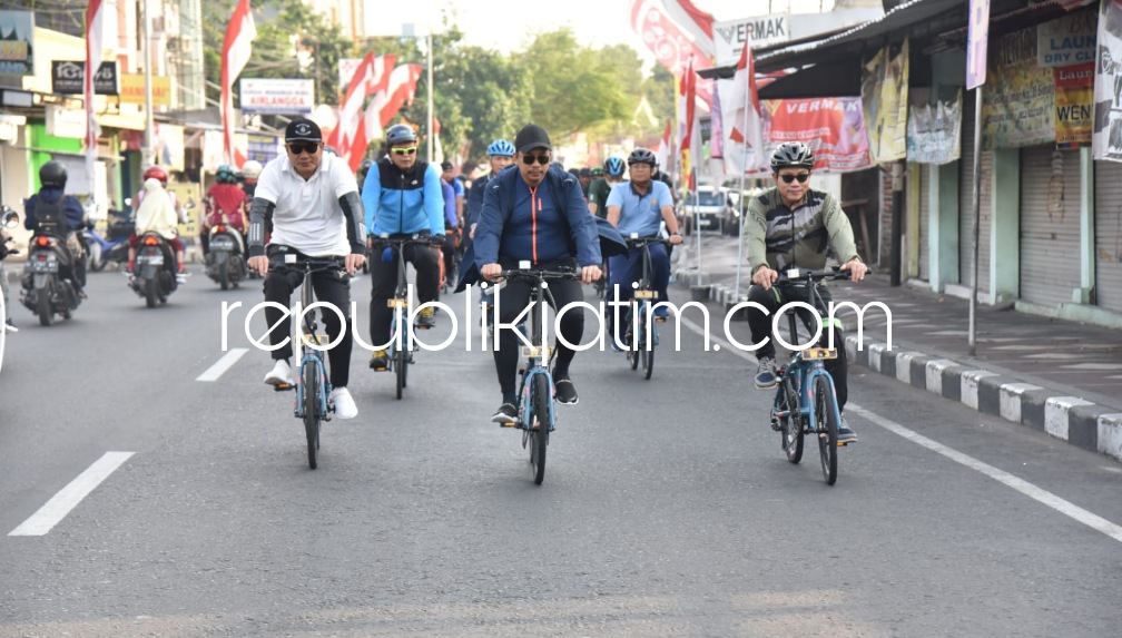 GOWES - Bupati Sidoarjo Ahmad Muhdlor Ali gowes bersama Forkopimda dari Pendopo Delta Wibawa menuju Tulangan untuk mensolidkan dan mensinergikan kinerja, Jumat (26/08/2022).