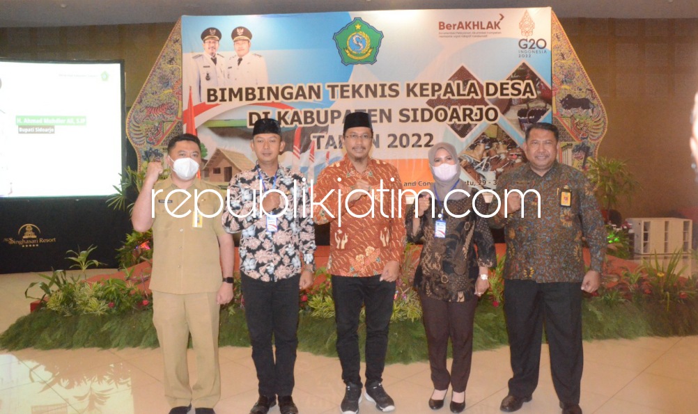 BUKA - Bupati Sidoarjo, Ahmad Muhdlor Ali membuka acara Bimtek Peningkatan Kapasitas yang diikuti 84 Kades di Singhasari Resort Batu, Senin (29/08/2022) sore.