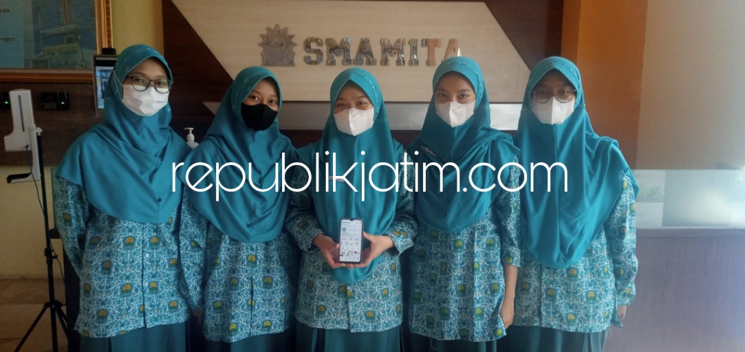 MEDALI - Tim siswa Smamita meraih medali emas dan perunggu dalam ajang internasional world youth invention and innovation award 2022 yang digelar mulai tanggal 22 Agustus -26 Agustus kemarin diikuti 26 negara perwikilan peserta, Rabu (07/09/2022). 