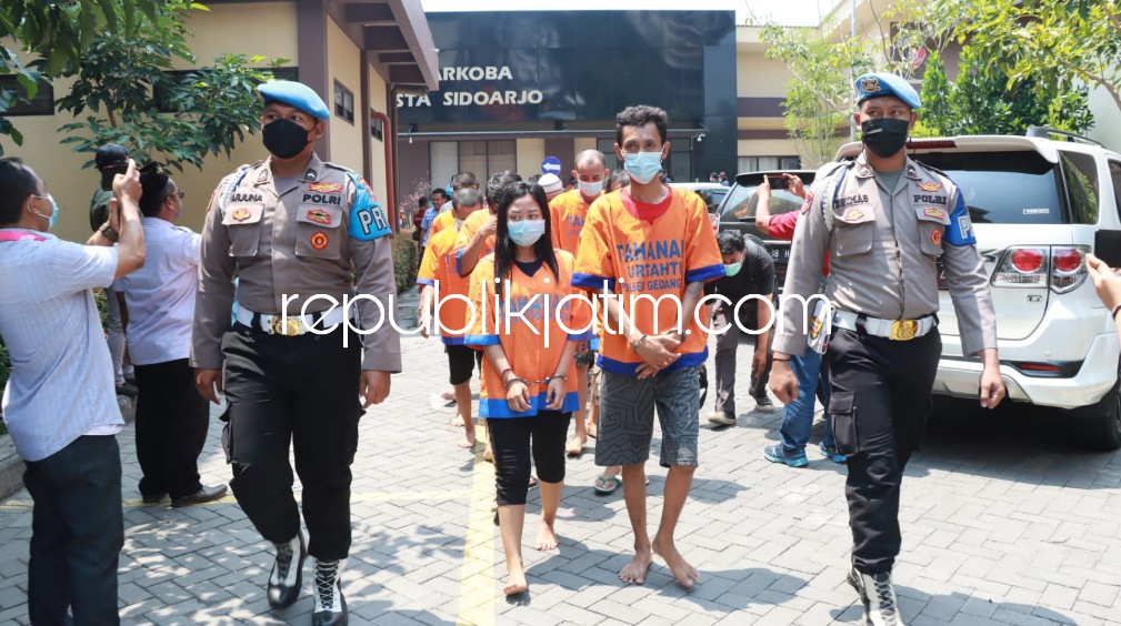 PANEN - Satuan Resnarkoba, Polresta Sidoarjo panen tangkapan Narkoba kecuali Polsek Sukodono dan Polsek Jabon yang tanpa kasus sama sekali, Selasa (13/09/2022). 