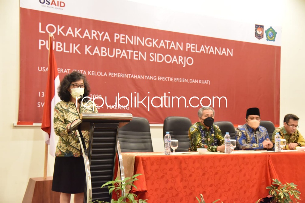LOKAKARYA - Lokakarya Peningkatan Pelayanan Publik 2 hari mulai tanggal 13-14 September 2022 diikuti 105 peserta ASN perwakilan OPD, kecamatan, kelurahan, puskesmas, RSUD Sidoarjo dan Sidoarjo Barat di Hotel Swiss Bell Inn, Malang, Selasa (13/09/2022).