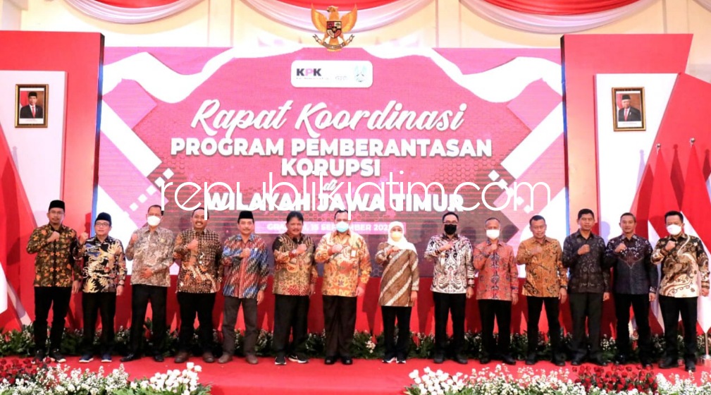 RAKOR - Bupati Sidoarjo Ahmad Muhdlor Ali (Gus Muhdlor) mengikuti rapat koordinasi (rakor) bersama para kepala daerah lain se Jatim dengan Pemateri Ketua KPK Firli Bahuri di Gedung Negara Grahadi, Surabaya, Kamis (15/09/2022).