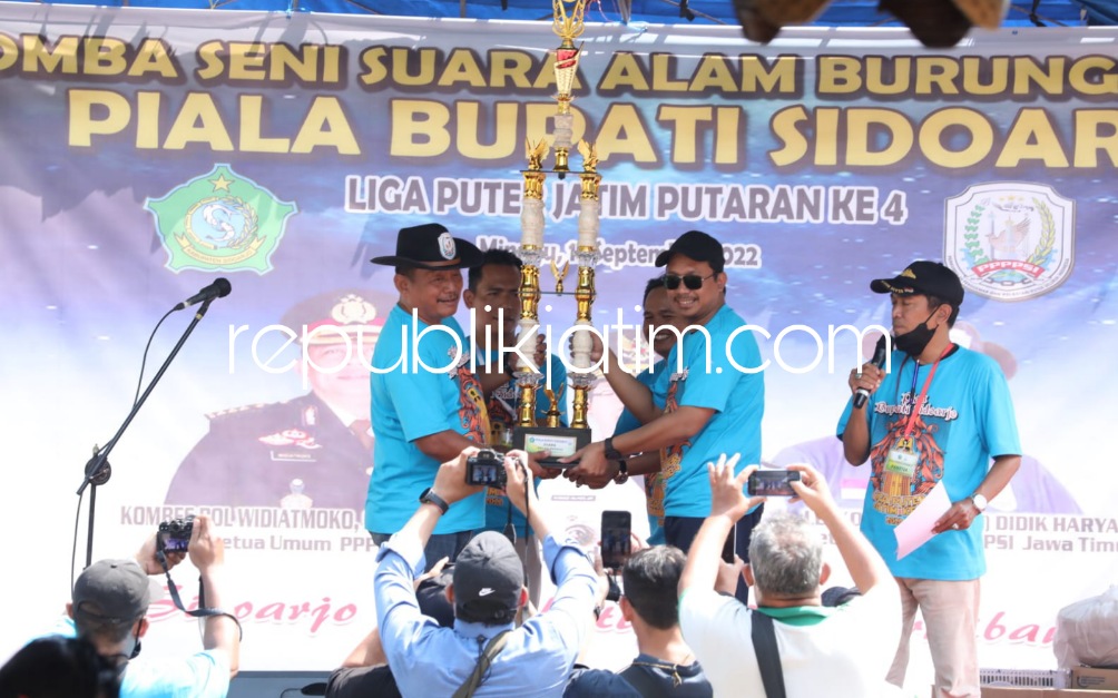 LIGA - Bupati Sidoarjo Ahmad Muhdlor Ali membuka acara Liga Puter Jatim Piala Bupati Sidoarjo yang berlangsung di halaman Parkir Timur GOR Sidoarjo, Minggu (18/09/2022).