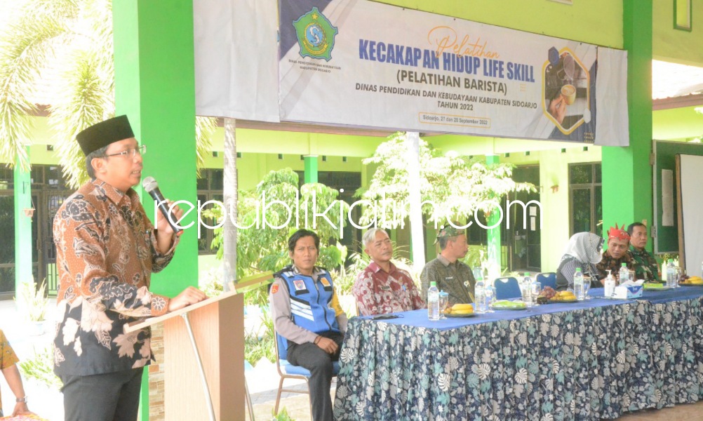 PELATIHAN - Bupati Sidoarjo Ahmad Muhdlor Ali membuka pelatihan Barista di Kantor Desa Banjarsari, Kecamatan Buduran, Sidoarjo, Selasa (27/09/2022). 