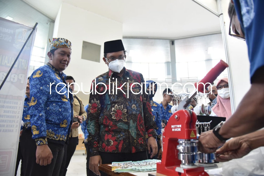 BUKA - Bupati Sidoarjo, Ahmad Muhdlor Ali membuka Festival Pelatihan Vokasi 2022 digelar Balai Pelatihan Vokasi dan Produktivitas (BPVP), Desa Kepadangan, Kecamatan Tulangan, Sidoarjo, Senin (17/10/2022).