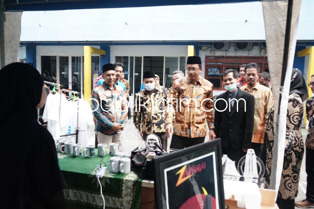 BUKA - Bupati Sidoarjo Ahmad Muhdlor Ali membuka program Job Matching Bursa Kerja Khusus (BKK) dan Penyuluhan Bimbingan Jabatan di SMK Muhammadiyah 2 Taman, Sidoarjo, Selasa (18/10/2022).