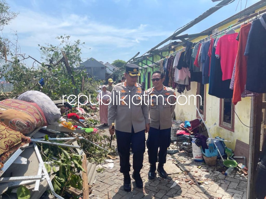 CEK - Kapolresta Sidoarjo Kombes Pol Kusumo Wahyu Bintoro memastikan kondisi warga terdampak angin puting beliung masih aman memasuki hari ketiga, Selasa (25/10/2022).