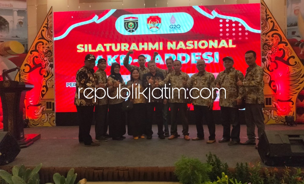 SILATNAS - Sejumlah Kades perwakilan Kecamatan Prambon, Sidoarjo menghadiri Silaturahmi Nasional (Silatnas) di Ngawi yang dihadiri Sekjen PDI Perjuangan Hasto Kristiyanto dan Ketua DPD PDIP Perjuangan Jatim, Kusnadi, Minggu (06/11/2022).
