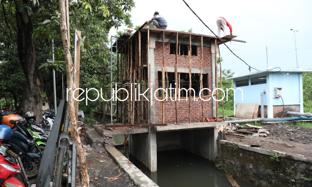 RUMAH POMPA - Pembangunan sejumlah rumah pompa baru di titik rawan banjir dilakukan Bupati Sidoarjo Ahmad Muhdlor Ali dengan total ada 5 rumah pompa yang dibangun, Senin (07/11/2022).