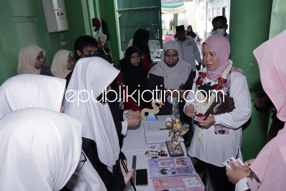 JOB MACHING - SMK Plus NU Sidoarjo (SKANUSDA) menggelar Penyuluhan Bimbingan Jabatan dan Job Marching sebagai persiapan kelulusan siswa - siswi menyambut dunia kerja dihadiri Sekretaris Disnaker dan Ketua BPPNU Walisongo Anis Khoiriyah, Rabu (09/11/2022).