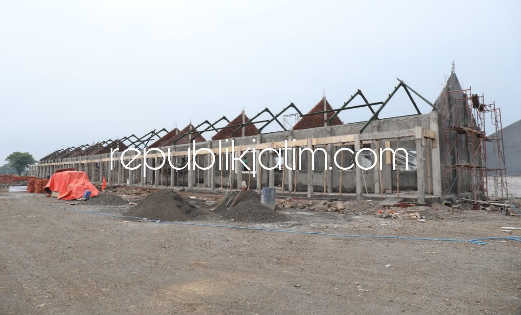 PROSES - Proyek pembangunan SMPN 2 Tulangan di Dusun Tanggungan, Desa Grinting, Kecamatan Tulangan sudah dalam tahap pengerjaan menjadi target pembangunan pendidikan dari Bupati Sidoarjo Ahmad Muhdlor Ali, Minggu (13/11/2022).