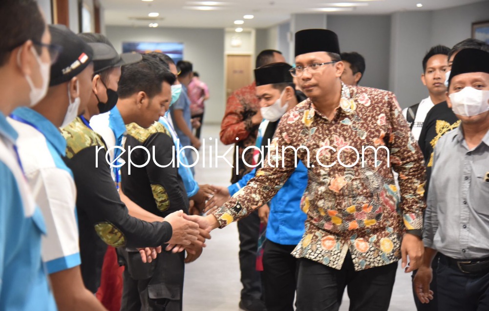 BUKA - Bupati Sidoarjo Ahmad Muhdlor Ali membuka acara Konfercab VI DPC Serikat Pekerja Nasional (SPN) Kabupaten Sidoarjo Tahun 2022 di Fave Hotel, Sidoarjo, Jumat (25/11/2022) sore. 