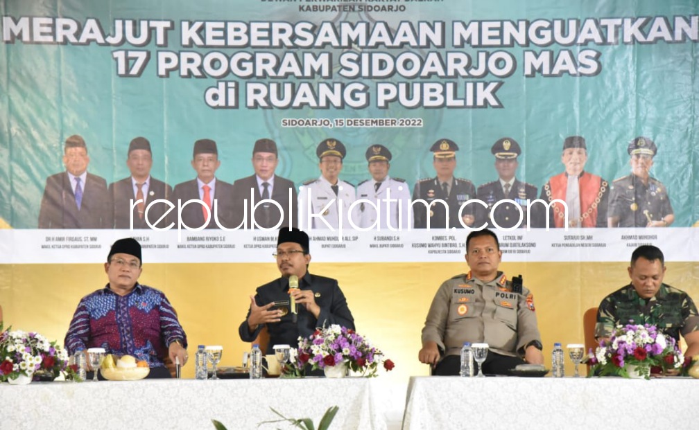 NGOBROL - Ketua DPRD Sidoarjo, Usman mendampingi Bupati Sidoarjo Ahmad Muhdlor Ali dan Forkopimda Sidoarjo lain di acara Ngobrol Santai Merajut Kebersamaan Menguatkan 17 program Sidoarjo MAS di RM Handayani, KNV Sidoarjo, Kamis (15/12/2022) sore.