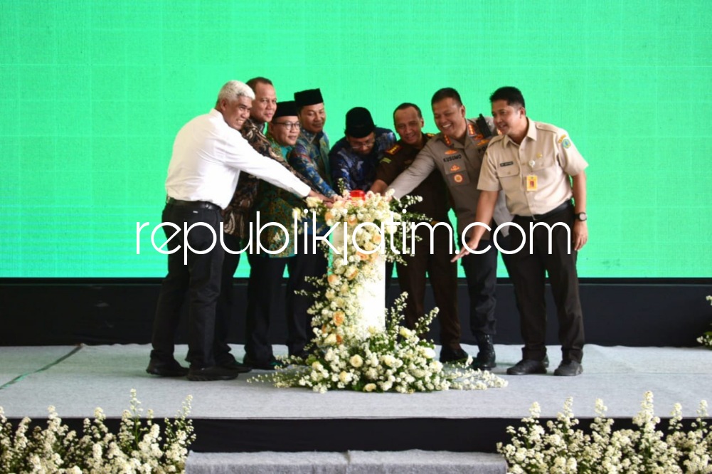 LAUNCHING - Bupati Sidoarjo, Ahmad Muhdlor Ali bersama Kepala BPPD Pemkab Sidoarjo, Ari Suryono dan Forkopimda Sidoarjo melaunching SPPT - PBB Virtual di Pendopo Delta Wibawa, Selasa (10/01/2023).