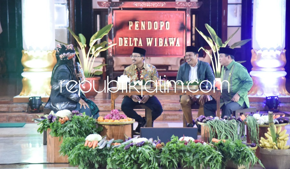 BEBERKAN - Bupati Sidoarjo Ahmad Muhdlor Ali membeberkan semua program prioritas dalam dua tahun terakhir saat Cangkrukan bersama di Pendopo Delta Wibawa, Sabtu (28/01/2023) malam.