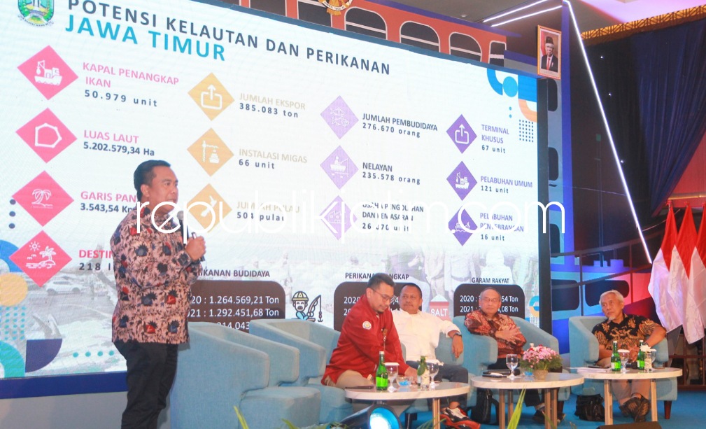 SEMINAR - Seminar Nasional Pemanfaatan Ruang Pesisir dan Laut yang digelar PWI Jatim bekerja sama dengan Dinas Kelautan dan Perikanan sekaligus kick off peringatan HPN Jatim Tahun 2023 digelar di Hotel Platinum, Surabaya, Kamis (16/02/2023).