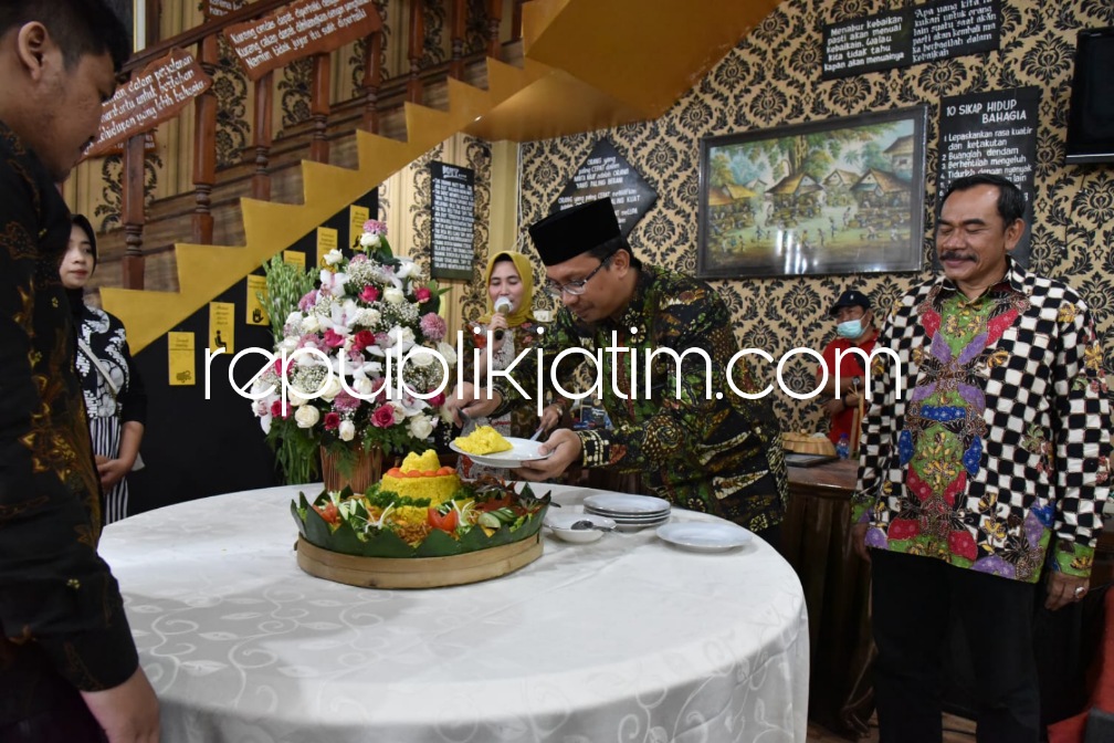 LAUNCHING - Bupati Sidoarjo, Ahmad Muhdlor Ali saat launching dan Grand Opening Joglo Resto RSS yang terletak di JL Raya Bypass Juanda, Kecamatan Sedati, Sidoarjo, Sabtu (18/02/2023).