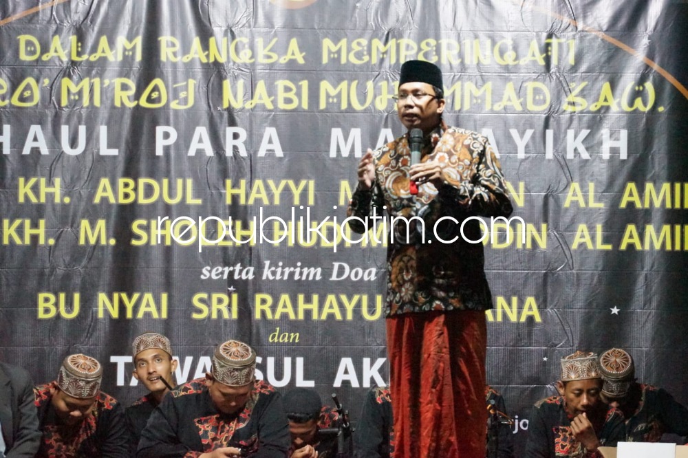 ISRA' MI'RAJ - Bupati Sidoarjo, Ahmad Muhdlor Ali mengajak semua warga Sidoarjo introspeksi diri dalam peringatan Isra' Mi'raj yang digelar di Desa Simpang, Kecamatan Prambon, Sidoarjo, Sabtu (18/02/2023) malam.