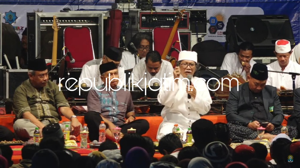 SINAU BARENG - Semarak Muscab ke 16 Pimpinan Cabang Muhammadiyah (PCM) Taman dilengkapi acara Sinau Bareng dihadiri MH Ainun Najib yang akrab disapa Cak Nun dan Gamelan Kiai Kanjeng serta Ketua PP Muhammadiyah Dr M Busyo Muqoddas, Minggu (19/02/2023).