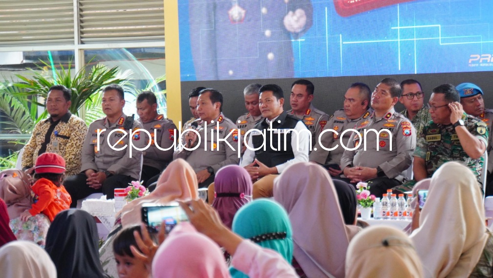 CURHAT - Jawa Timur, Irjen Pol Toni Harmanto melaksanakan program Jumat Curhat di Terminal Purabaya, Desa Bungurasih, Kecamatan Waru, Sidoarjo, Jumat (24/02/2023).