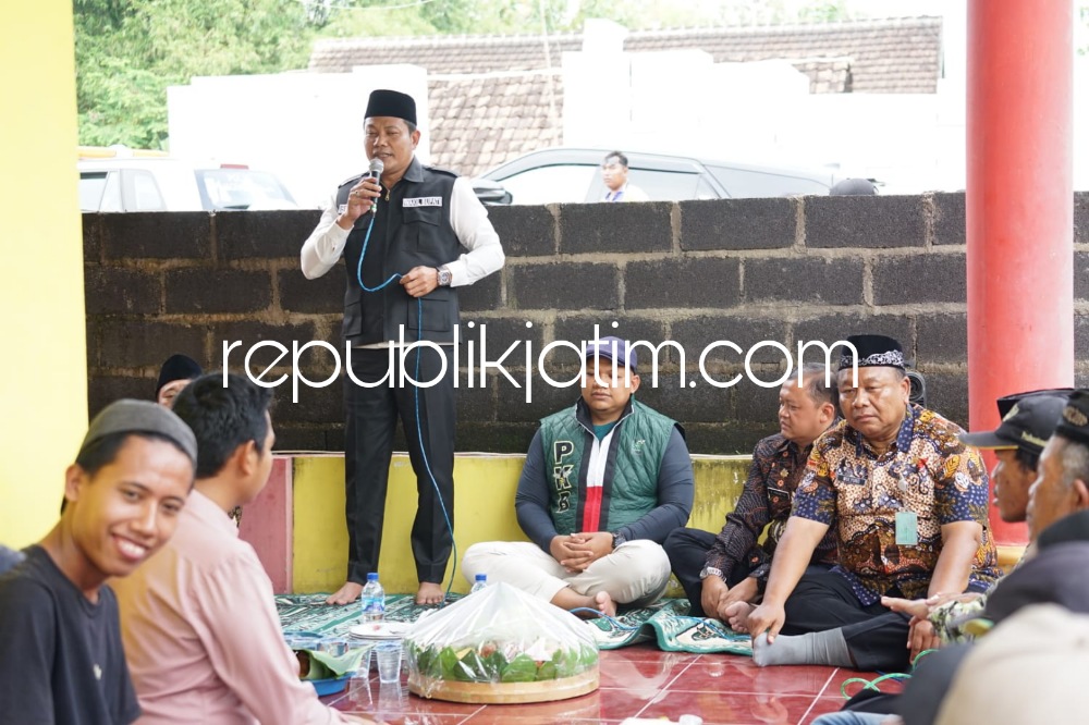 RUWAH DESA - Wabup Sidoarjo, Subandi saat menghadiri acara Ruwah Desa di Punden Dusun, Gempolegi, Desa Bulang, Kecamatan Prambon, Sidoarjo, Selasa (28/02/2023). 