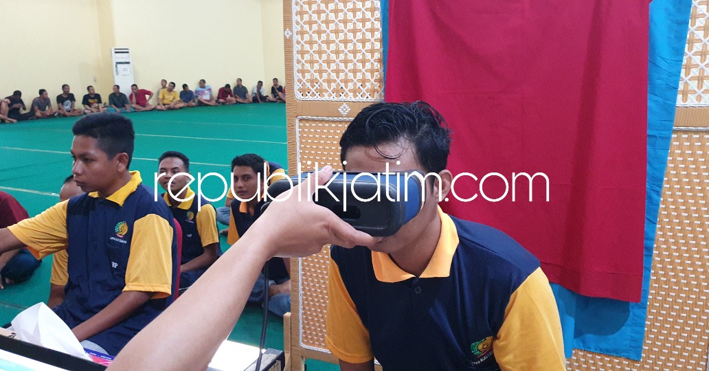 REKAMAN - Sebanyak 155 orang warga binaan Lapas Kelas I Surabaya di Porong, Sidoarjo mengikuti perekaman e KTP selayaknya Lapas dan Rutan lainnya di Jatim sebagai langkah menyambut Pemilu 2024 mendatang, Selasa (28/02/2023).