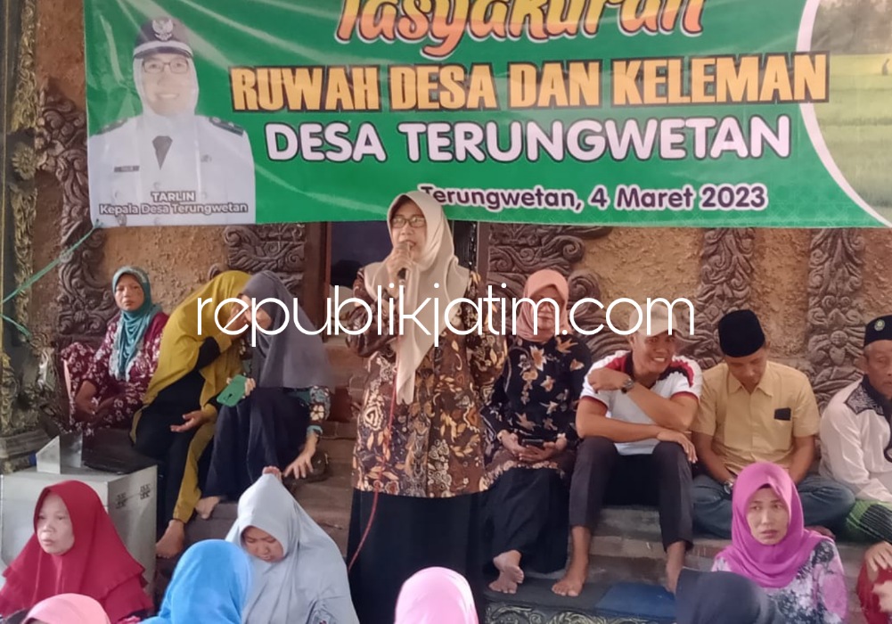 RUWAH DESA - Ratusan warga Desa Terungwetan, Kecamatan Krian, Sidoarjo mengikuti acara ruwah desa yang digelar untuk melestarikan kearifan budaya lokal, Sabtu (04/03/2023). 