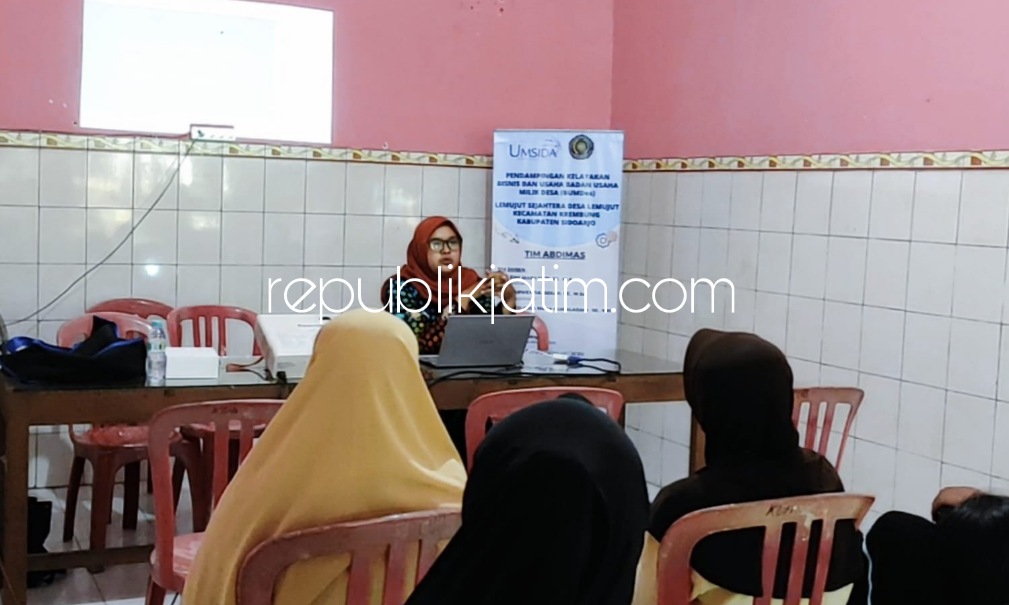 SOSIALISASI - Tim pengabdian masyarakat (Abdimas) Universitas Muhammadiyah Sidoarjo (Umsida) menggelar sosialisasi pendampingan kelayakan bisnis dan Badan Usaha Milik Desa (BUMDes) Lemujut, Kecamatan Krembung, Kabupaten Sidoarjo, Selasa (14/03/2023).