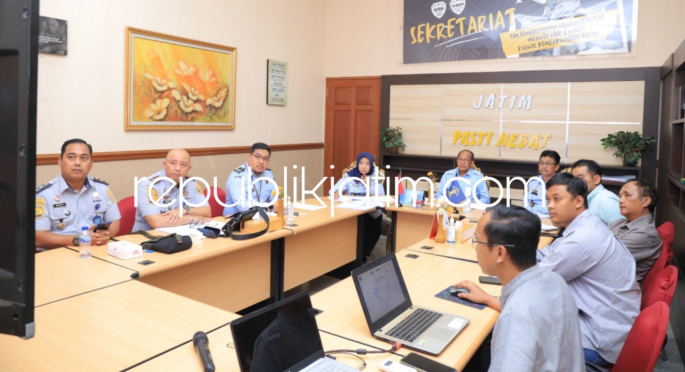 PAPARAN - Kakanwil Kemenkumham Jatim, Imam Jauhari usai mendengarkan presentasi dari PT Primega Saniya Lestari sebagai konsultan perencana pembangunan Lapas Terintegrasi Kota Pasuruan di Ruang Hayam Wuruk, Selasa (14/03/2023).