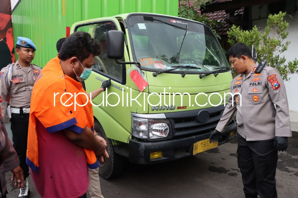 RINGKUS - Sebanyak tiga anggota komplotan pelaku perampokan diringkus petugas Polres Ponorogo beserta barang buktinya dan dua pelaku lain ditetapkan DPO, Rabu (15/03/2023).