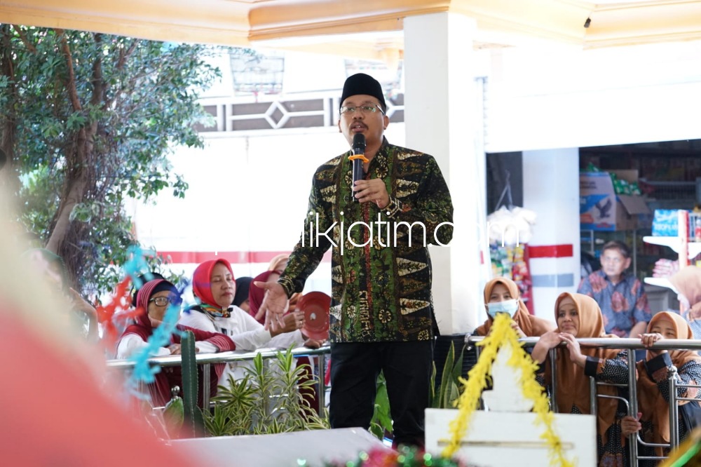 APRESIASI - Bupati Sidoarjo, Ahmad Muhdlor Ali menghadiri kirab tumpeng dalam rangka Ruwah Desa Rangkahkidul, Kecamatan Sidoarjo sekaligus mengapresiasi kegiatan ruwah desa ini, Sabtu (18/03/2023). 