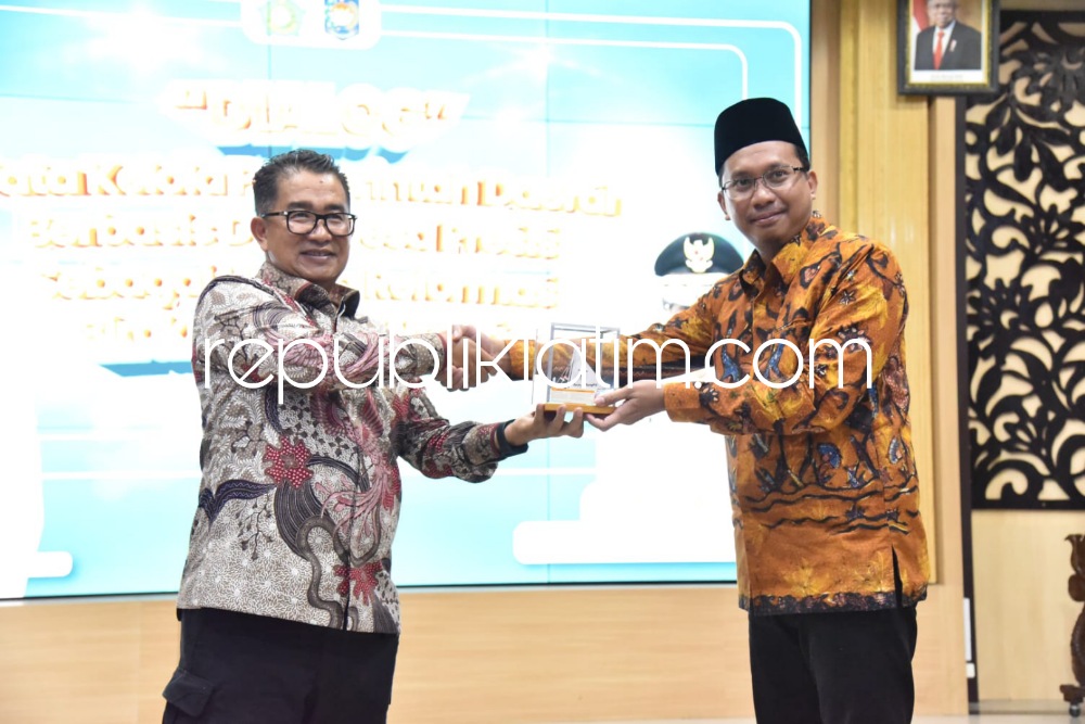 DATA - Direktur Jenderal Otonomi Daerah (Dirjen Otoda) Kemendagri RI, Dr Akmal Malik menyampaikan pentingnya data desa presisi kepada Bupati Sidoarjo, Ahmad Muhdlor Ali dan seluruh pejabat Pemkab Sidoarjo, Kamis (30/03/2023). 