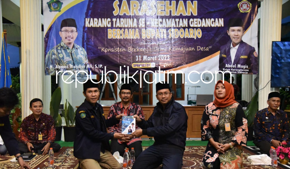 SARASEHAN - Bupati Sidoarjo Ahmad Muhdlor Ali saat menghadiri Sarasehan Karang Taruna se Kecamatan Gedangan Bersama Bupati Sidoarjo di Kantor Kecamatan Gedangan, Jumat (31/03/2023) malam.