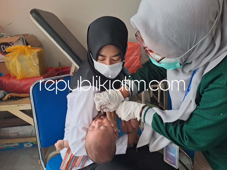 IMUNISASI - Rutan Perempuan Surabaya di Desa Kebonagung, Kecamatan Porong, Sidoarjo juga memberikan memberikan pelayanan kepada bayi warga binaan, salah satunya, melalui program imunisasi, Jumat (14/04/2023).