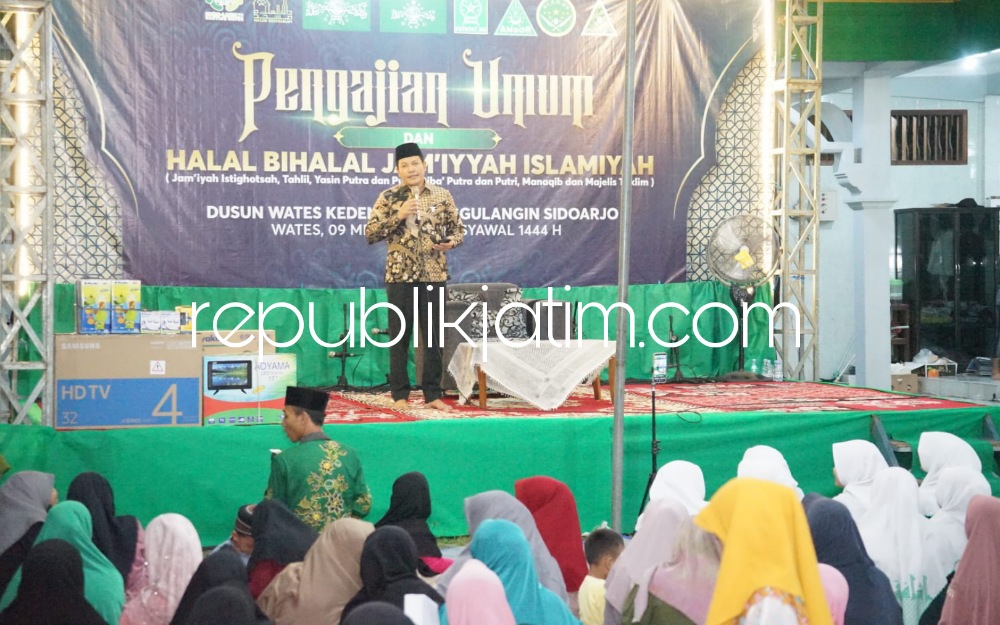 HALAL BI HALAL - Wabup Sidoarjo, Subandi menghadiri acara Halal Bi Halal yang dihelat warga di Masjid Darussalam, Dusun Wates, Desa Kedensari, Kecamatan Tanggulangin, Sidoarjo, Selasa (09/05/2023) malam.