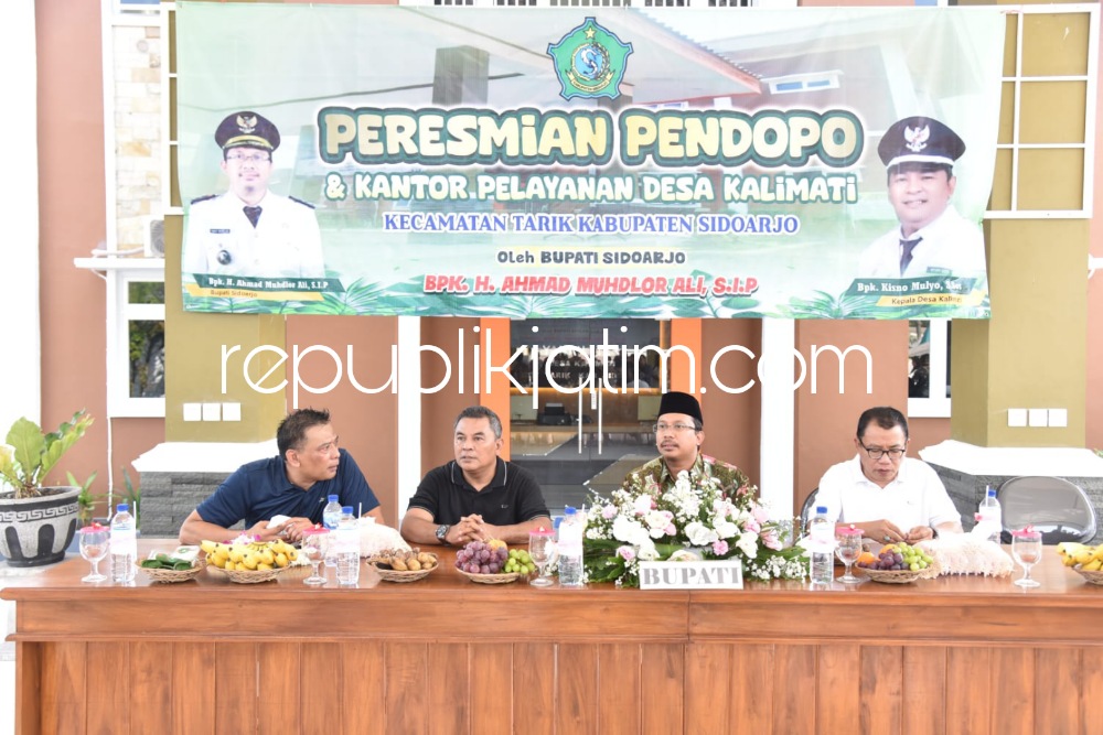RESMIKAN - Bupati Sidoarjo, Ahmad Muhdlor Ali meresmikan bangunan pendopo dan layanan publik Desa Kalimati, Kecamatan Tarik, Sidoarjo, Sabtu (03/06/2023).