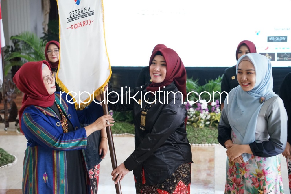 PENGUKUHAN - Pengurus Koordinator Daerah (Korda) Perkumpulan Pengusaha Busana (Persana) Sidoarjo dikukuhkan di Pendopo Delta Wibawa, Rabu (21/06/2023).