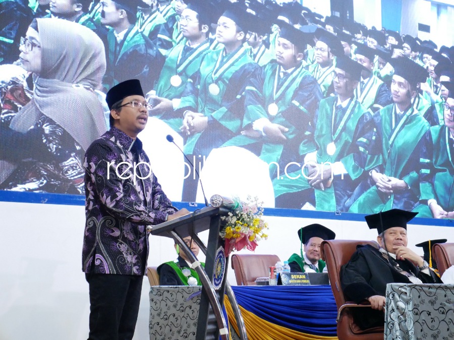 WISUDA - Bupati Sidoarjo, Ahmad Muhdlor Ali saat sambutan di acara Wisuda ke 41 mahasiswa Universitas Muhammadiyah Sidoarjo (Umsida) di Auditorium KH Ahmad Dahlan Umsida, Minggu (25/06/2023).